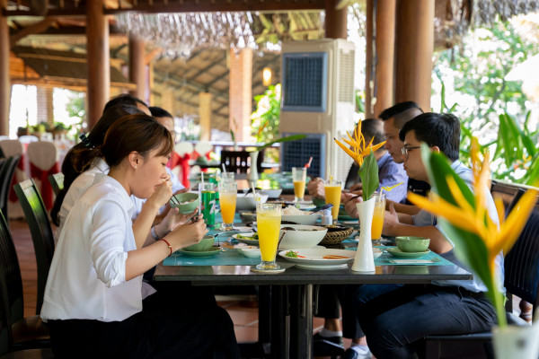 Cơm trưa tại Văn phòng cùng Mekong Long Thành Resort